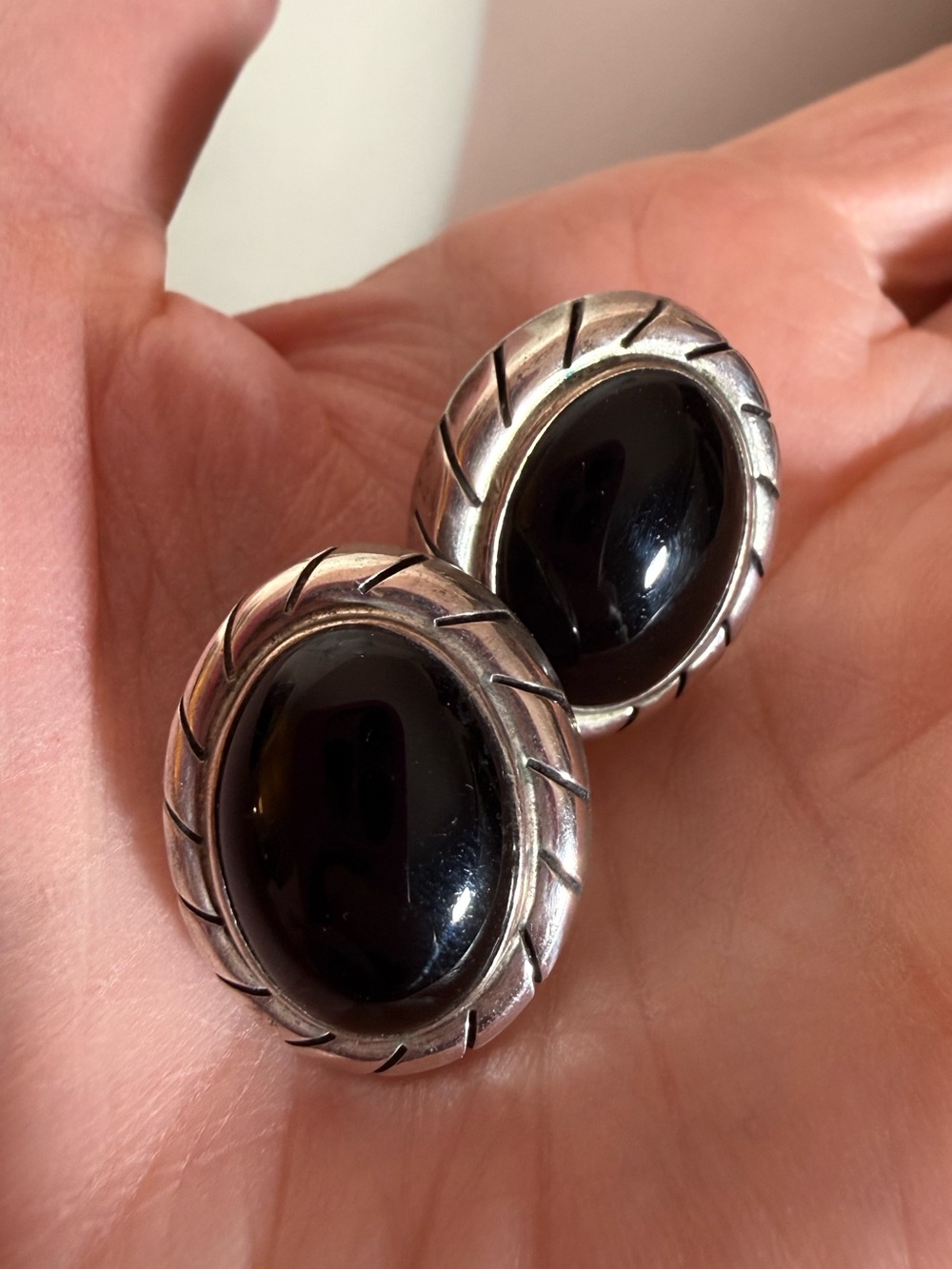 Vintage sterling silver southwestern oval Concho Black Onyx cabochon Earrings